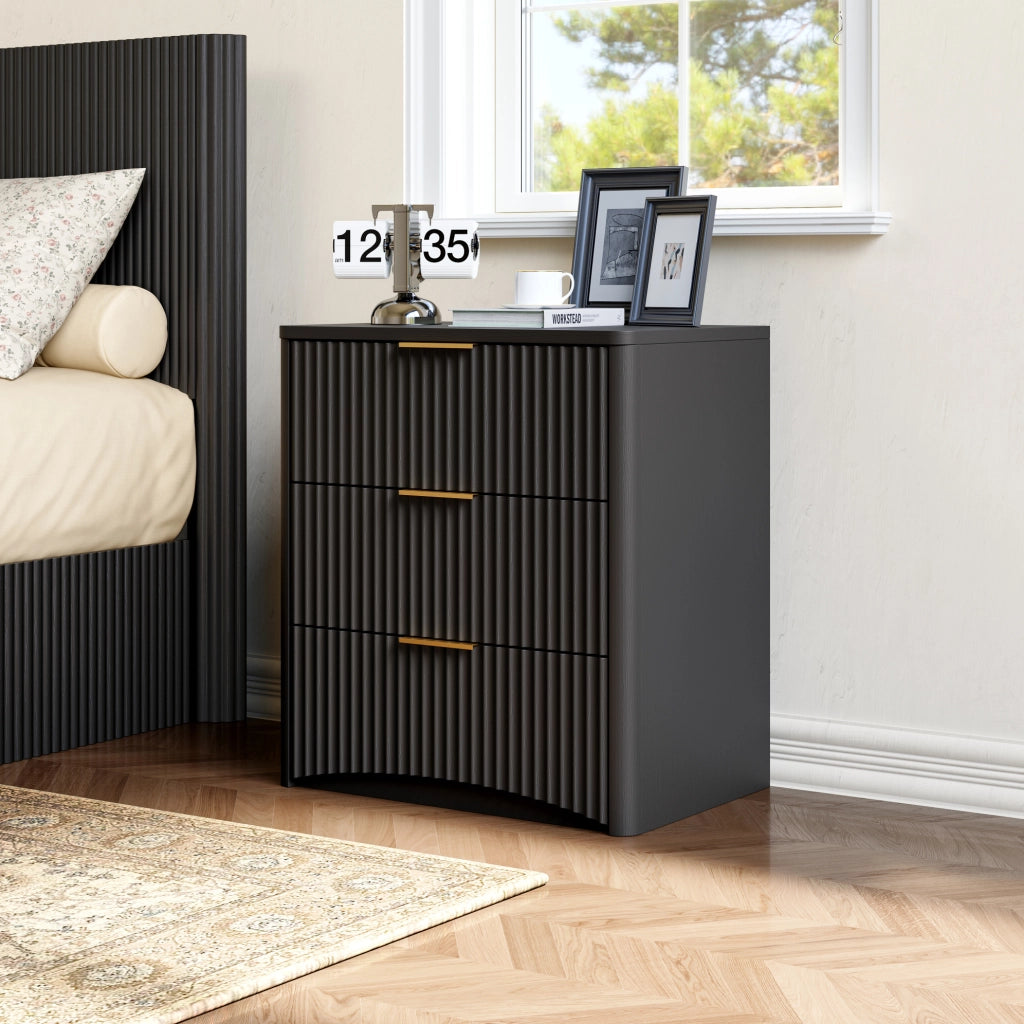 Comodino nero 58x38x64 cm in MDF con 3 cassetti e guide ammortizzate