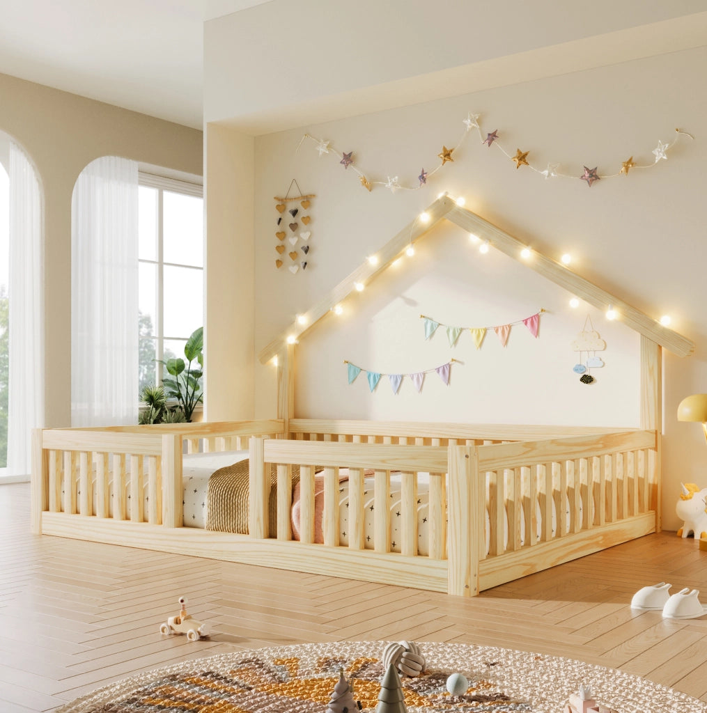 Letto per bambini a forma di casetta 140x200 cm in legno naturale con protezione anti-caduta e illuminazione LED