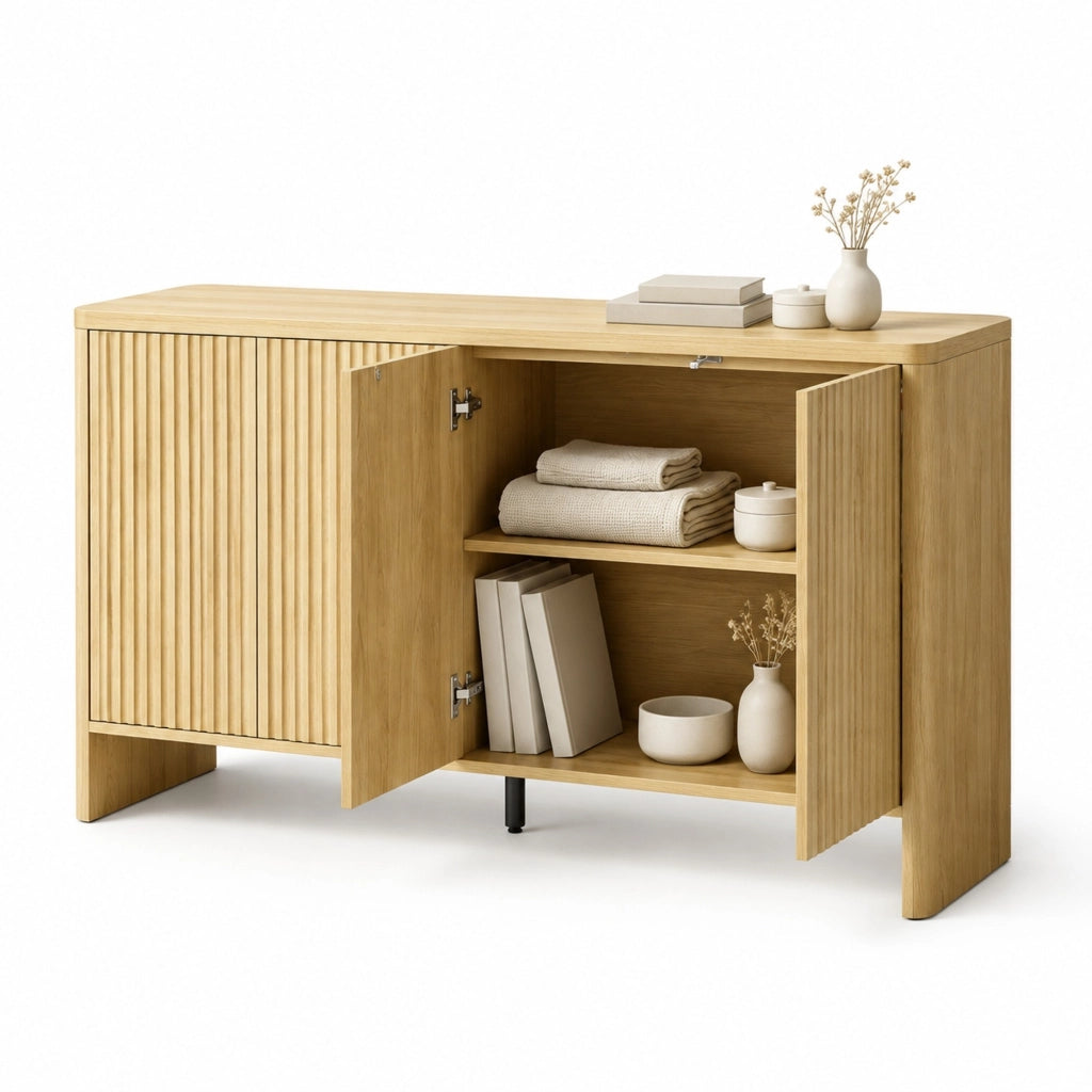 Credenza in MDF color rovere con ante scanalate e ripiani regolabili