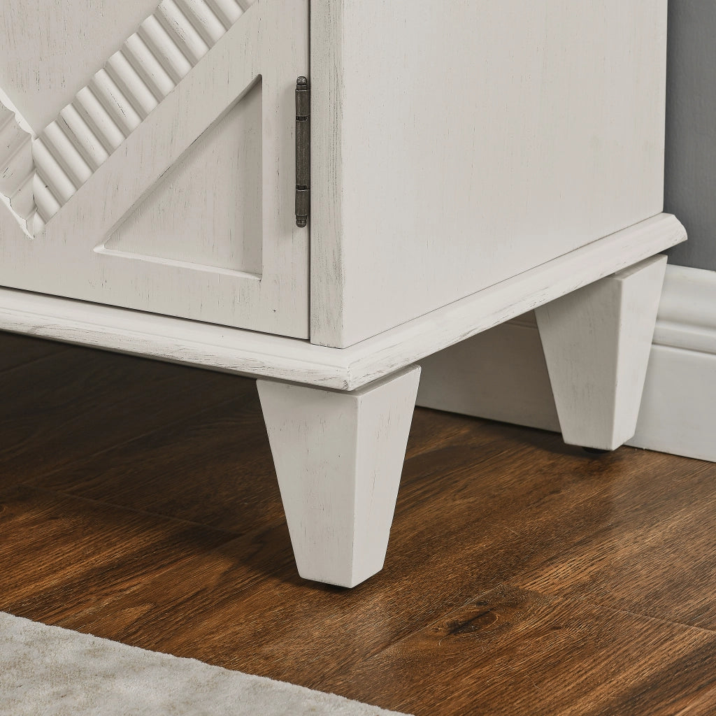 Credenza in legno e MDF bianco antico con due vani ripiano regolabile gambe regolabili e maniglie in ottone stile retrò