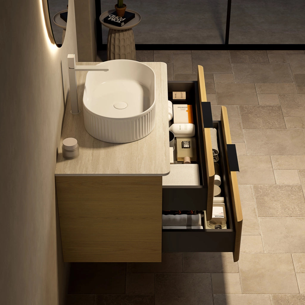 Mobile bagno sospeso 90 cm con lavabo ovale bianco, piano in travertino sintetico e mobile in compensato con 2 cassetti effetto quercia Corolla