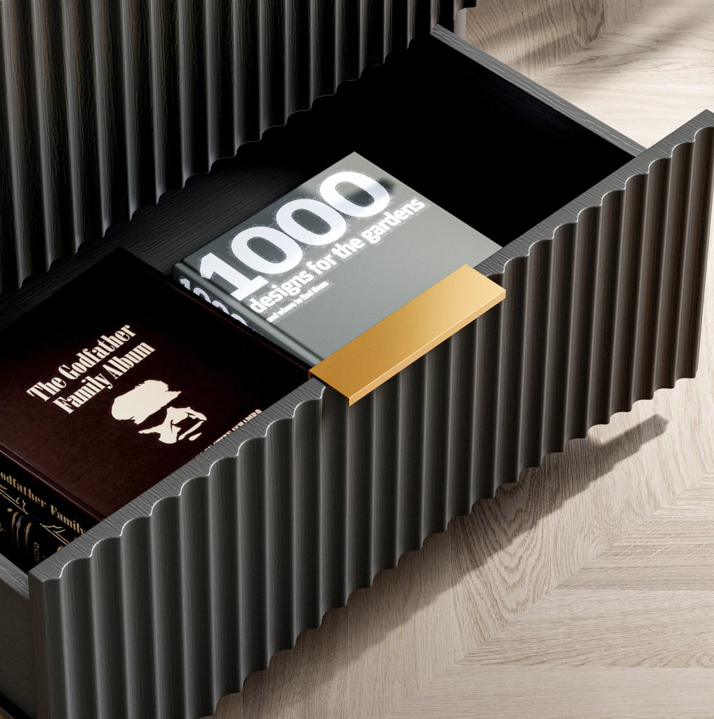 Comodino IVMEU 58x38x64 cm con 3 cassetti e guide ammortizzate, MDF nero e maniglie color oro per camera da letto