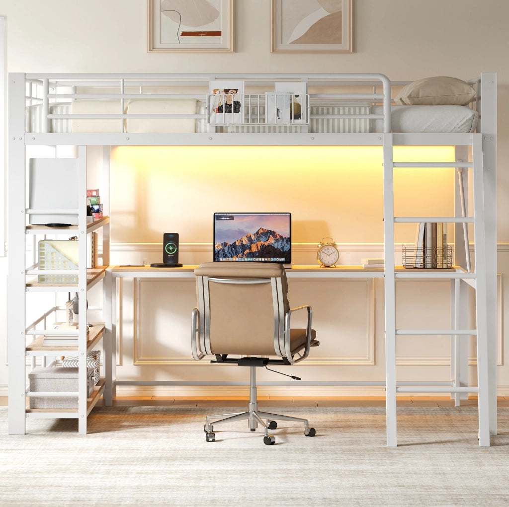 Letto a soppalco in metallo bianco 140x200 cm con scrivania integrata, scaffali, cesta portaoggetti, stazione di ricarica USB e illuminazione LED