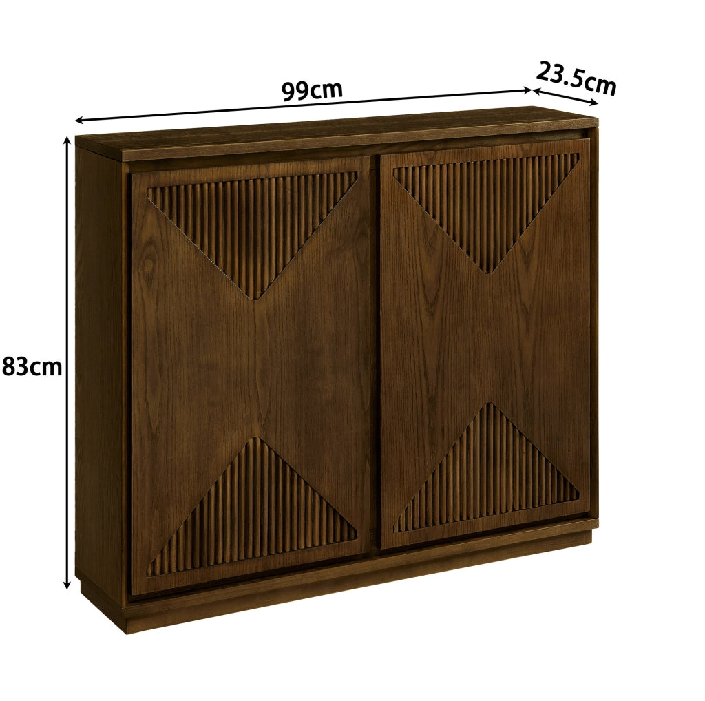 Credenza marrone con ante scanalate a V in legno massello e MDF