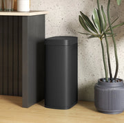 Pattumiera a sensore da 50 l in metallo nero, apertura automatica