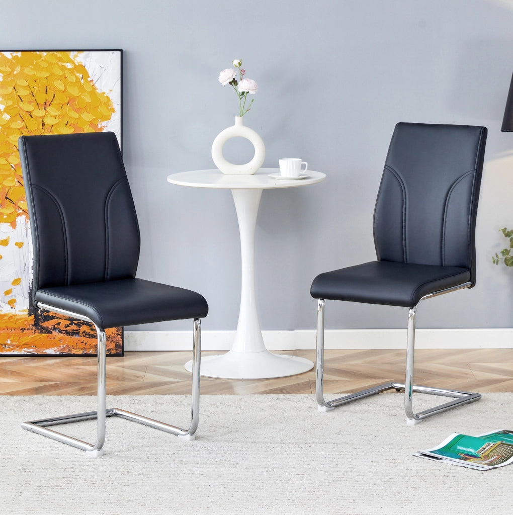 Sedie con rivestimento nero in similpelle e gambe argentate
