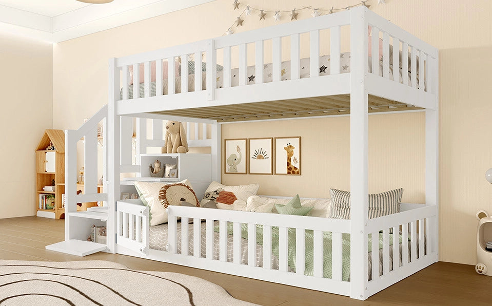 Letto a castello 90x200 cm in pino massello bianco con scala e spazio contenitivo