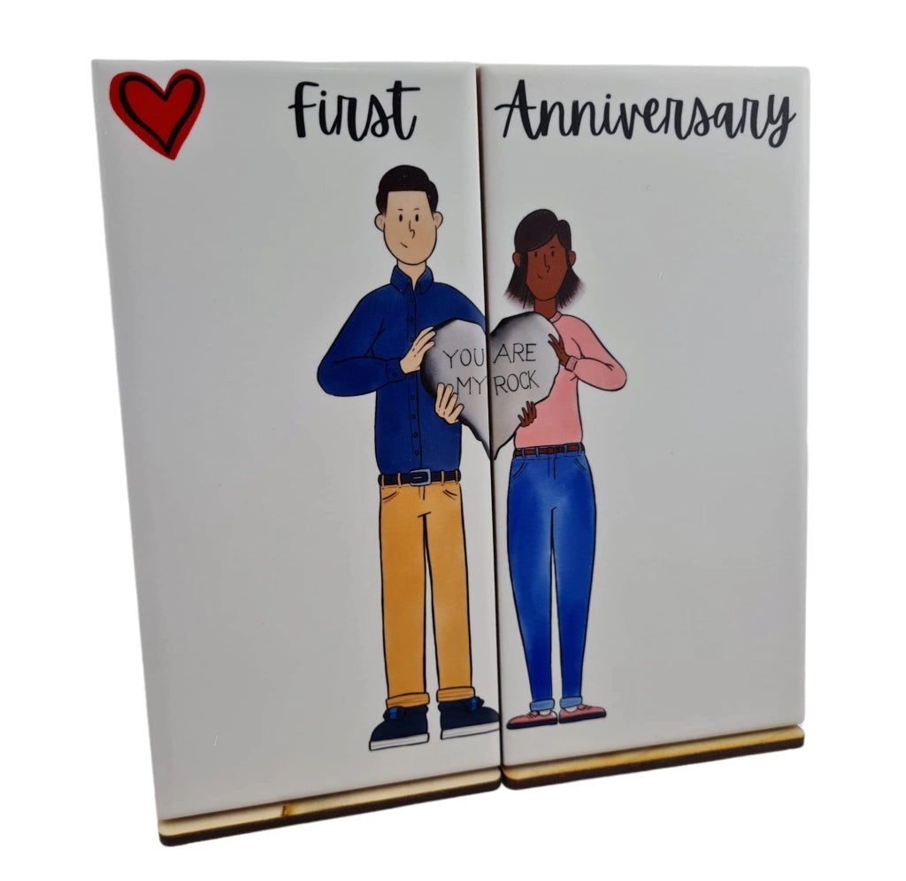 Piastrella personalizzabile con immagine di persone, ideale per il primo anniversario, completa di supporto