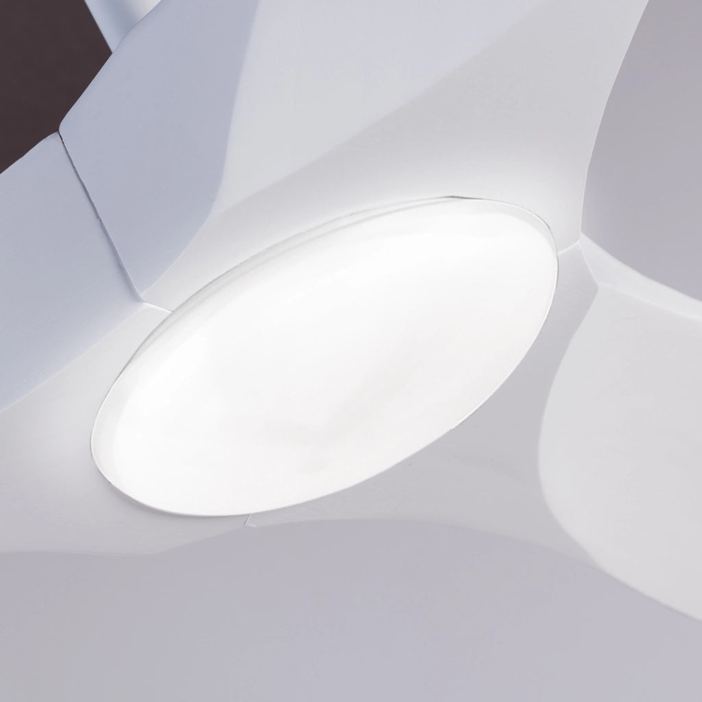 Ventilatore da soffitto bianco da 52 pollici con luce regolabile e telecomando