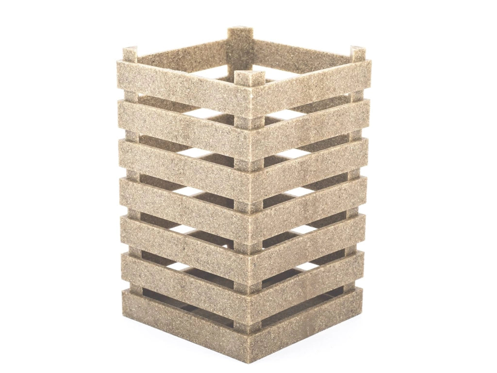 Contenitore di plastica, color marrone chiaro, dimensioni 9x9x14 cm
