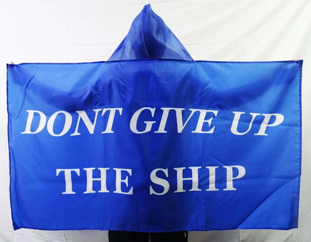 Mantello a tema pirata, "Non arrendetevi, nave!", 150x90 cm, in poliestere