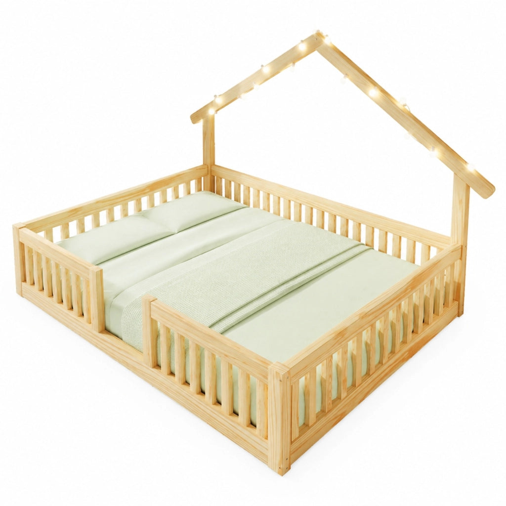 Letto per bambini a forma di casetta 140x200 cm in legno naturale con protezione anti-caduta e illuminazione LED