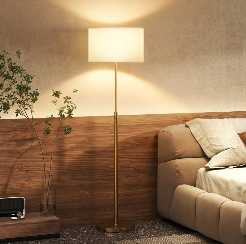 Lampada da terra dorata regolabile con telecomando e paralume effetto lino