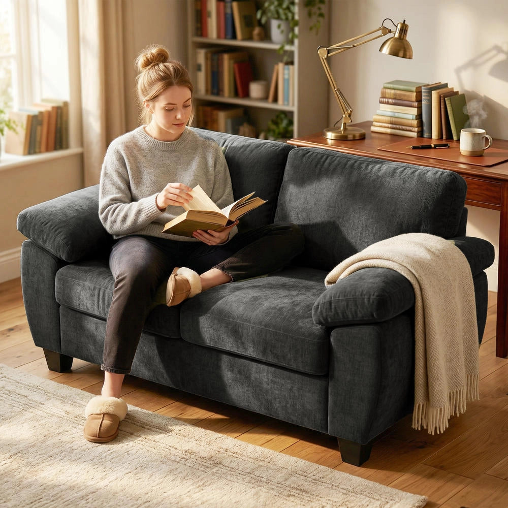 Divano a 2 Posti 156 cm in Ciniglia Grigio Scuro con Cuscini a Molle e Braccioli Imbottiti Design Moderno Compatto Portata 300 kg
