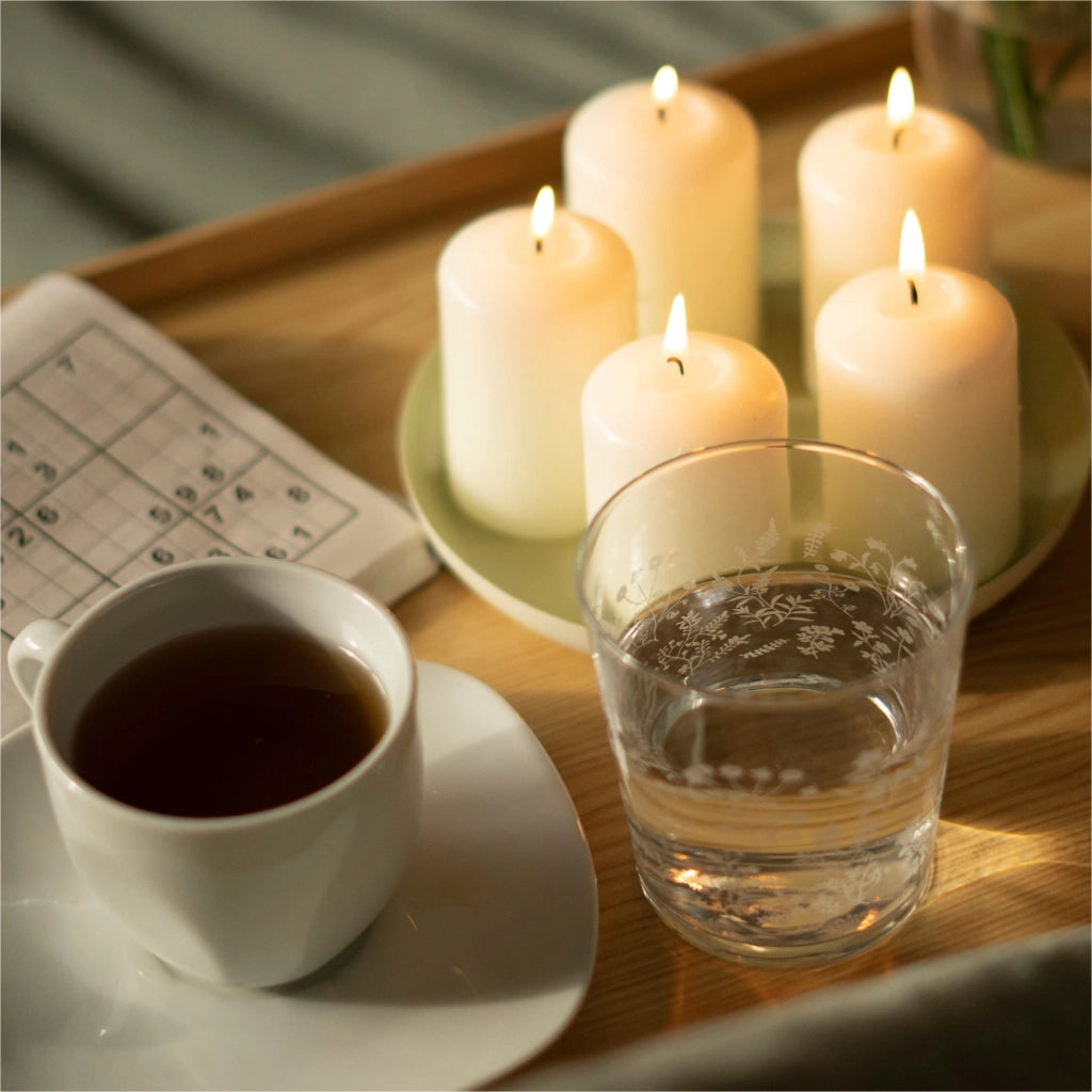 Set di 2 candele a stelo, dimensioni 80x48 mm, colore crema, durata di combustione di 18 ore