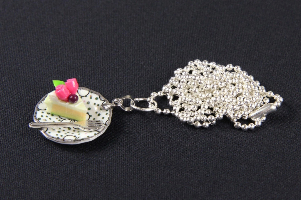 Collana con ciondolo a forma di fetta di torta, in porcellana, lunghezza 80 cm, realizzata a mano, diametro 20 mm