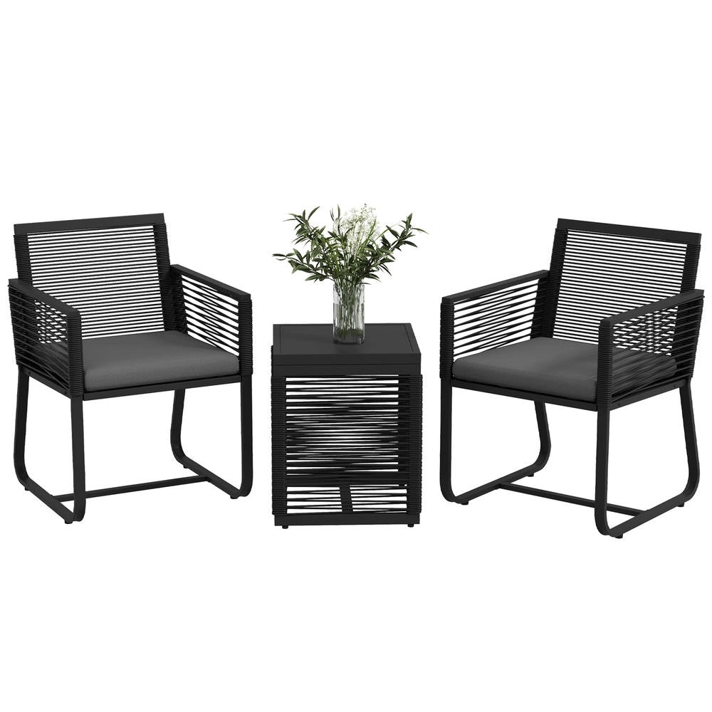 Set Bistro da Giardino 3 Pezzi in Rattan con Tavolino in Vetro e Cuscini, per Balcone e Terrazzo Resistente, 53 cm x 57 cm x 77 cm, Nero e Grigio