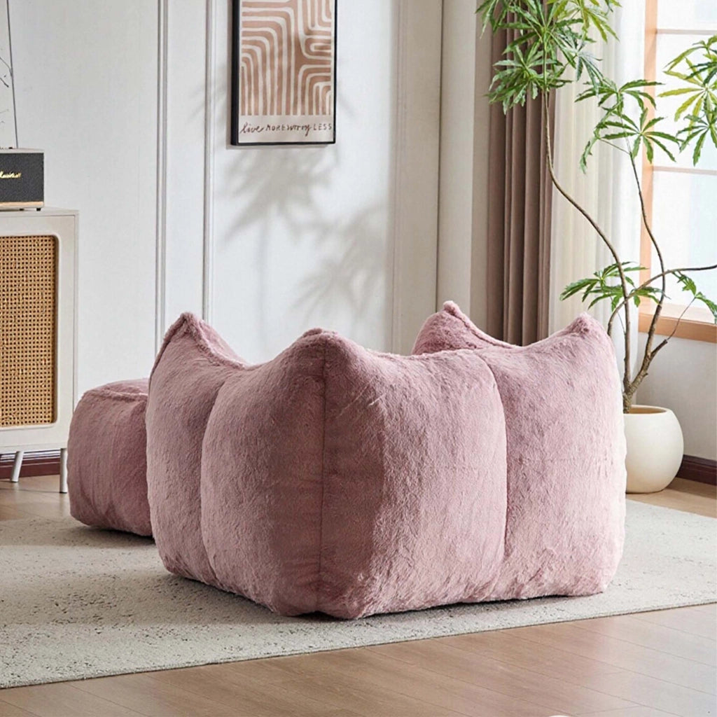 Poltrona con pouf; imbottitura in schiuma e rivestimento in pelliccia sintetica rosa