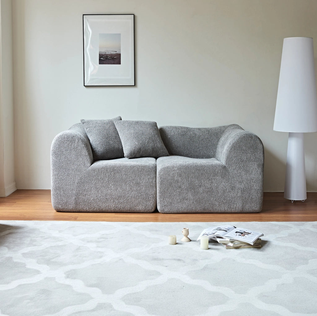 Divano 2 posti compatto 193x87x67 cm rivestito in velluto grigio; con 2 cuscini