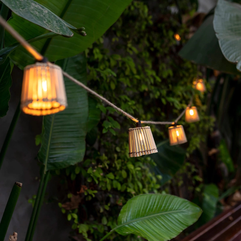 Catena luminosa in fibra di bambù, 10 LED, 8 metri, alimentazione solare + batteria