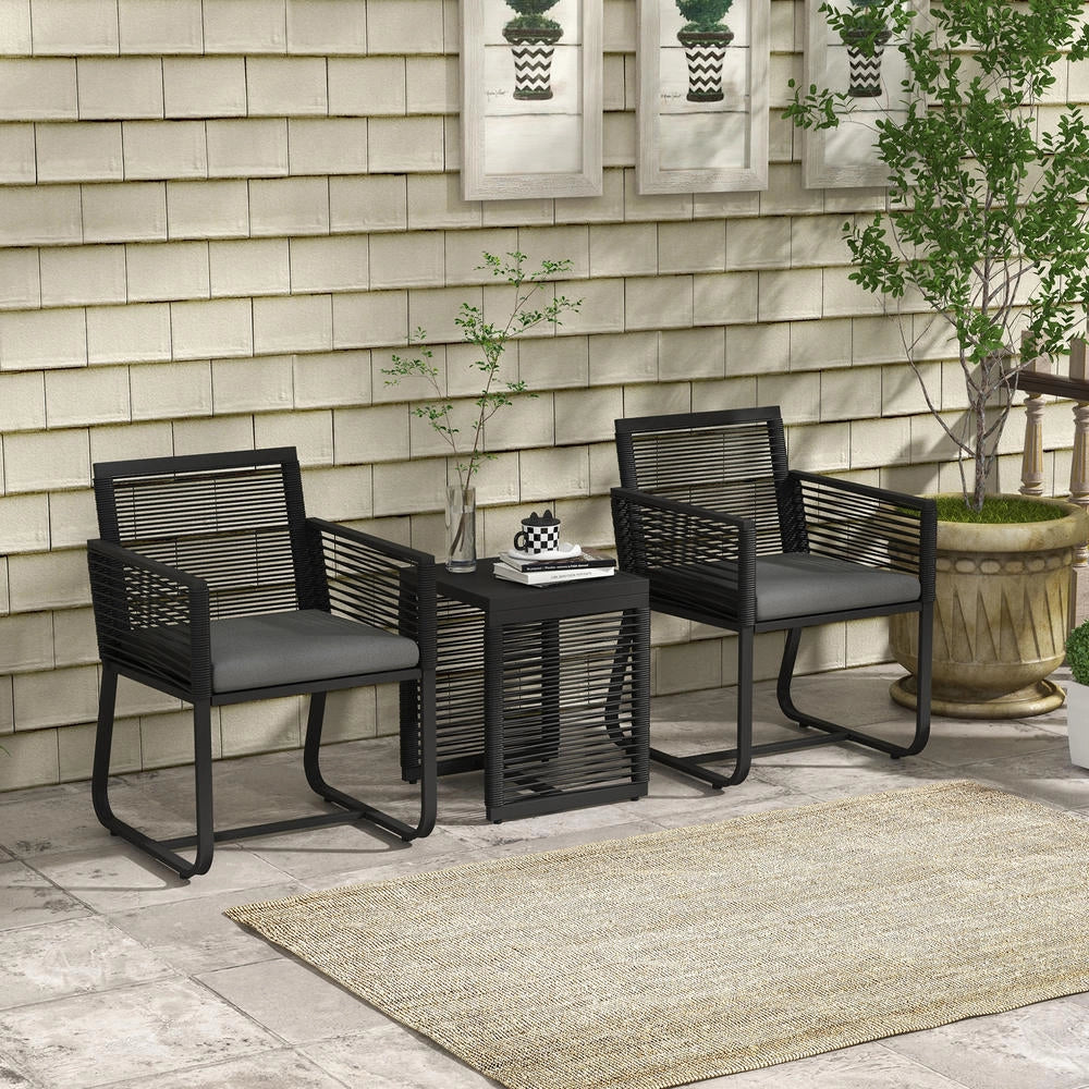 Set Bistro da Giardino 3 Pezzi in Rattan con Tavolino in Vetro e Cuscini, per Balcone e Terrazzo Resistente, 53 cm x 57 cm x 77 cm, Nero e Grigio