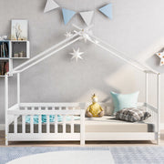 Letto a casetta per bambini 90x200 cm con sponde e rete a doghe; in pino massello bianco per cameretta