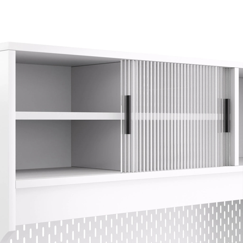 Credenza da cucina bianca con ante scorrevoli in vetro e cassetti
