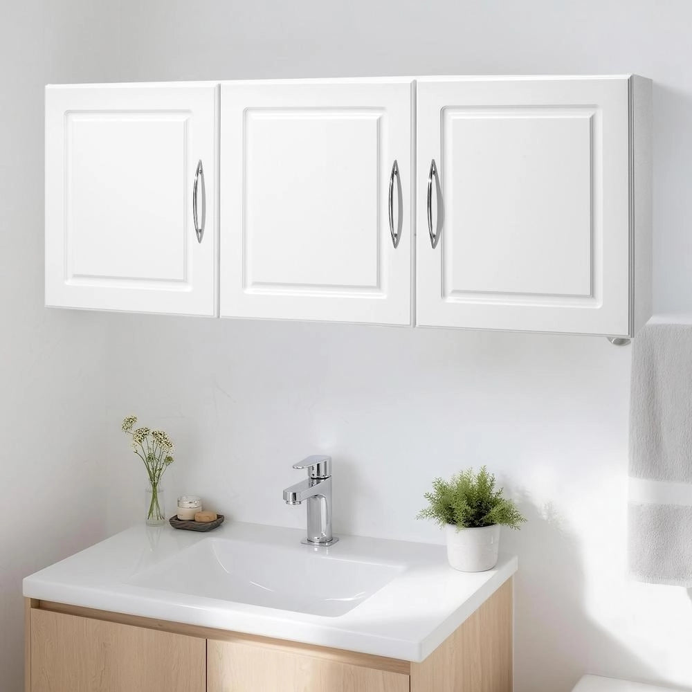 Mobiletto pensile con 3 ante XYFG-01, armadietto sospeso in MDF bianco per lavanderia bagno cucina, 31,6 x 137,2 x 51,6 cm