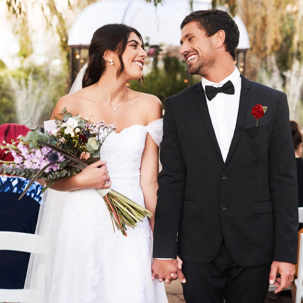 24 rose, boutonniere da sposa e per altri eventi.