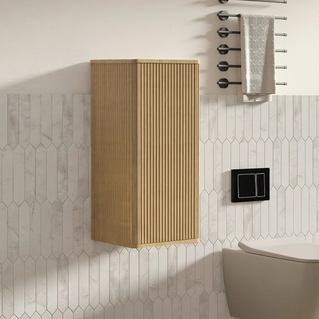 Mobile bagno da parete in rovere con design scanalato e apertura push-to-open