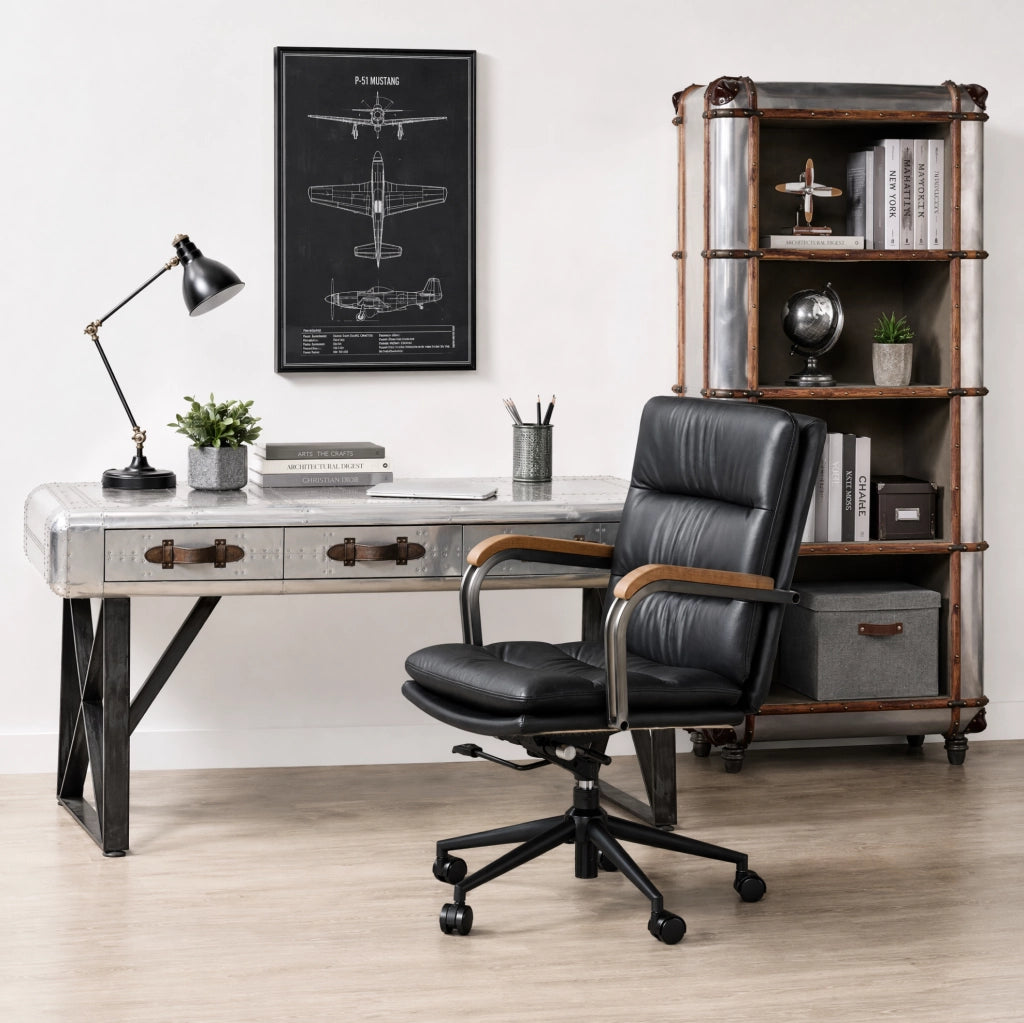 Sedia da ufficio ergonomica in pelle nera con braccioli e ruote