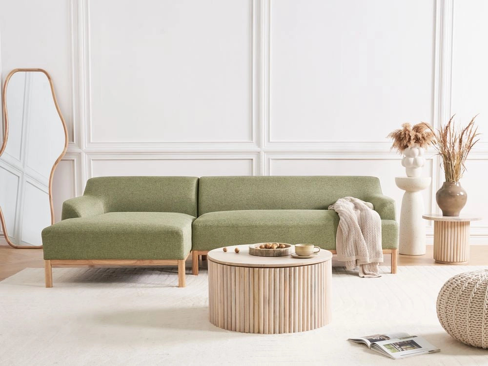 Divano angolare a destra Tessuto poliestere verde Gambe di legno Soggiorno elegante
