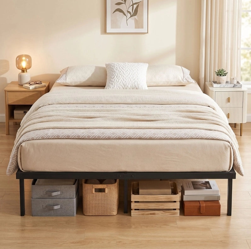 Letto matrimoniale 140x200 cm senza testiera in metallo nero con rete a doghe