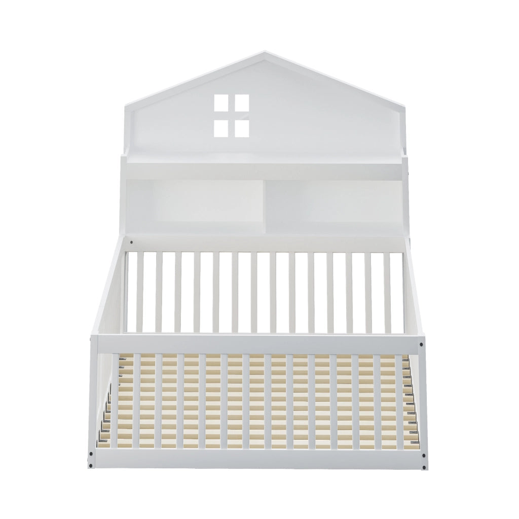 Letto per bambini 140x200 in legno massiccio con struttura a casetta, sponde protettive, ripiani e doghe, colore bianco
