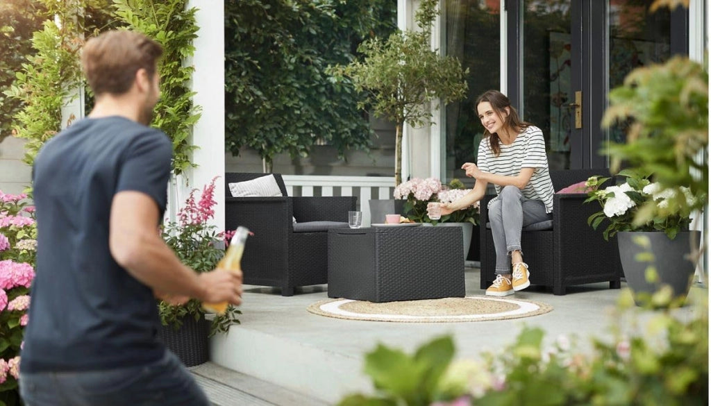 Salottino da Esterno Emma Lounge Set in Resina Effetto Rattan 4 Pezzi