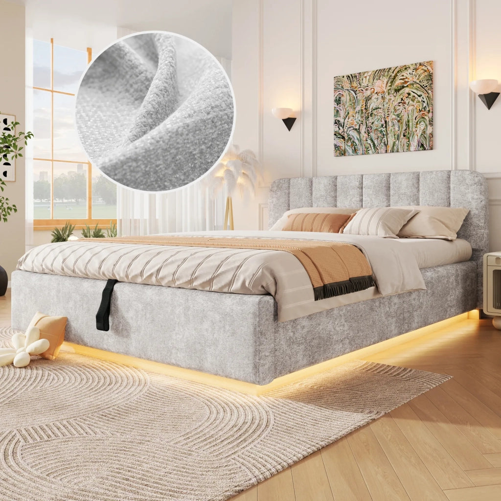 Letto matrimoniale imbottito 140x200 cm, testiera trapuntata con striscia LED, rete a doghe e sollevatore idraulico, tessuto chenille grigio chiaro, senza materasso