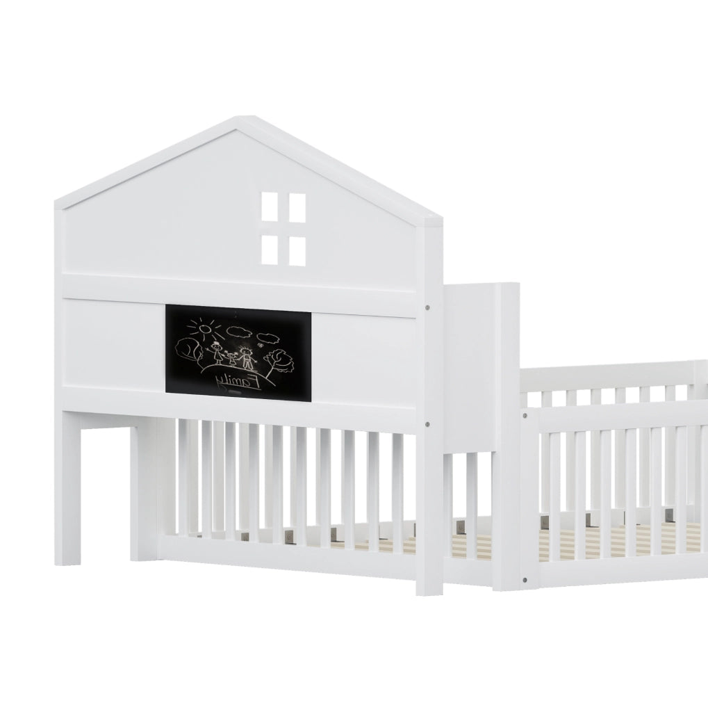 Letto per bambini 140x200 in legno massiccio con struttura a casetta, sponde protettive, ripiani e doghe, colore bianco