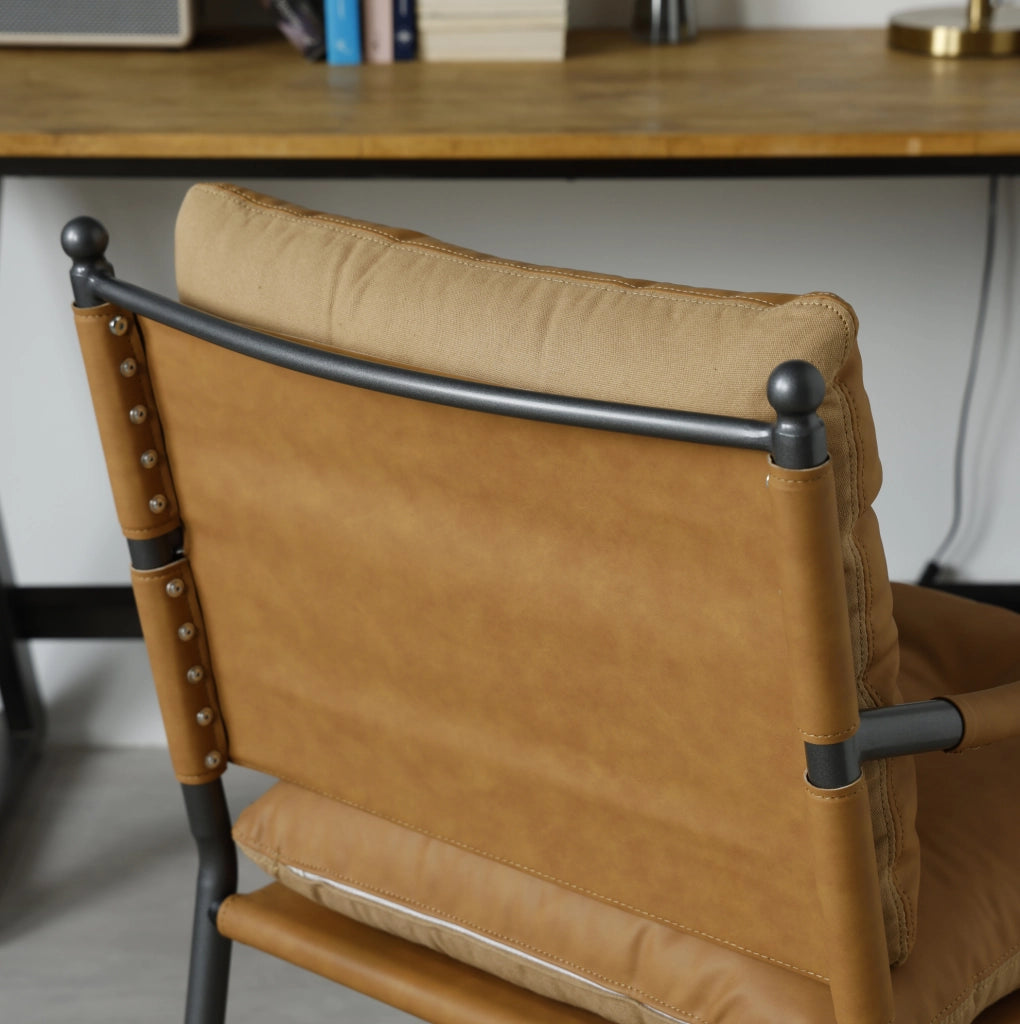 Sedia Accent in Stile Mid Century Modern con Rivestimento in Pelle e Struttura in Metallo Nero