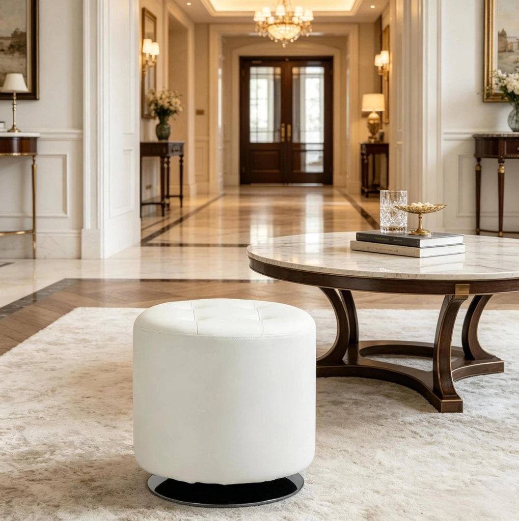 Pouf poggiapiedi rotondo girevole in PU bianco con struttura in acciaio cromato, Ø 45,5 cm