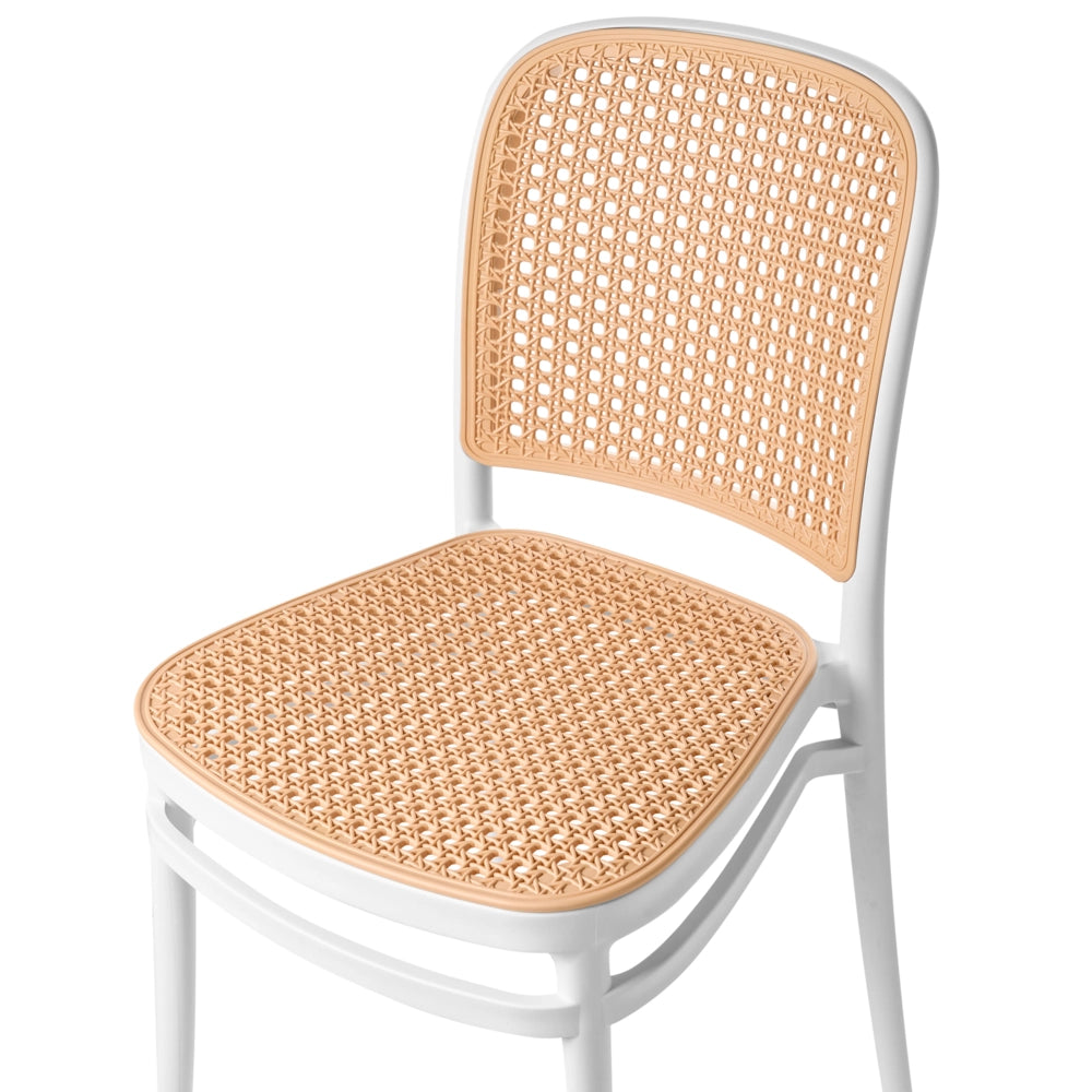 Set di 4 sedie da pranzo impilabili in plastica e senza braccioli, di colore beige e bianco stile moderno