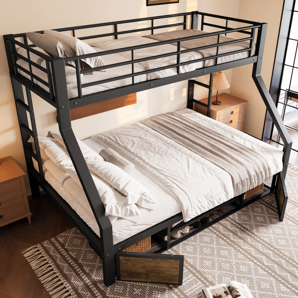 Letto a castello 3 posti 90×200 cm e 140×200 cm con scarpiera e vani; senza materasso; in metallo nero