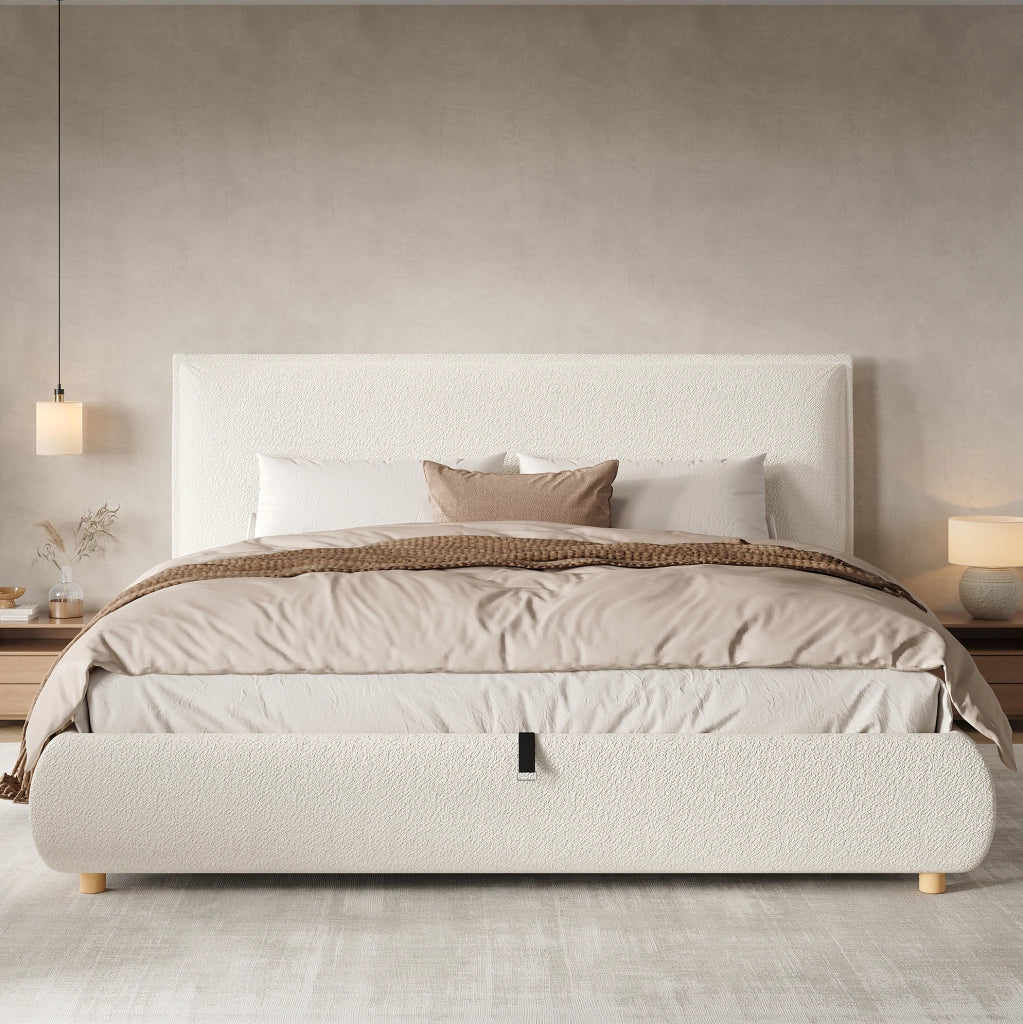 Letto matrimoniale 180x200 cm in bouclé bianco con contenitore idraulico; testiera imbottita e rete a doghe