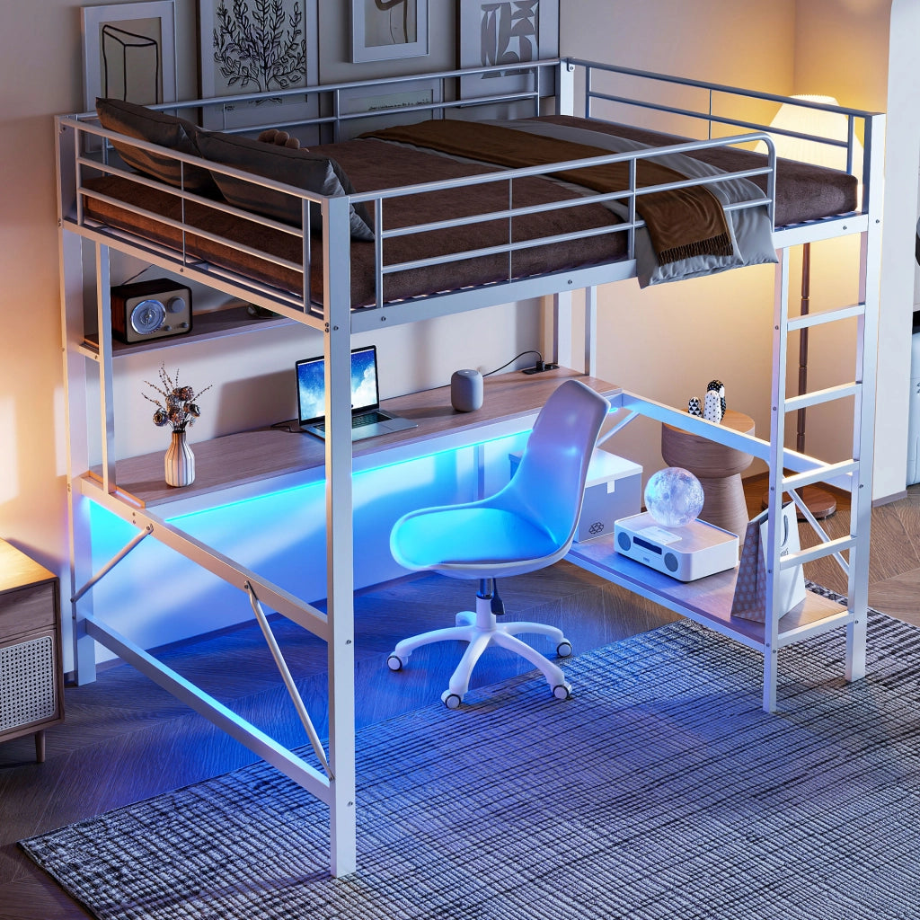 Letto a soppalco 140x200 cm con scrivania e scaffali; metallo e MDF bianco