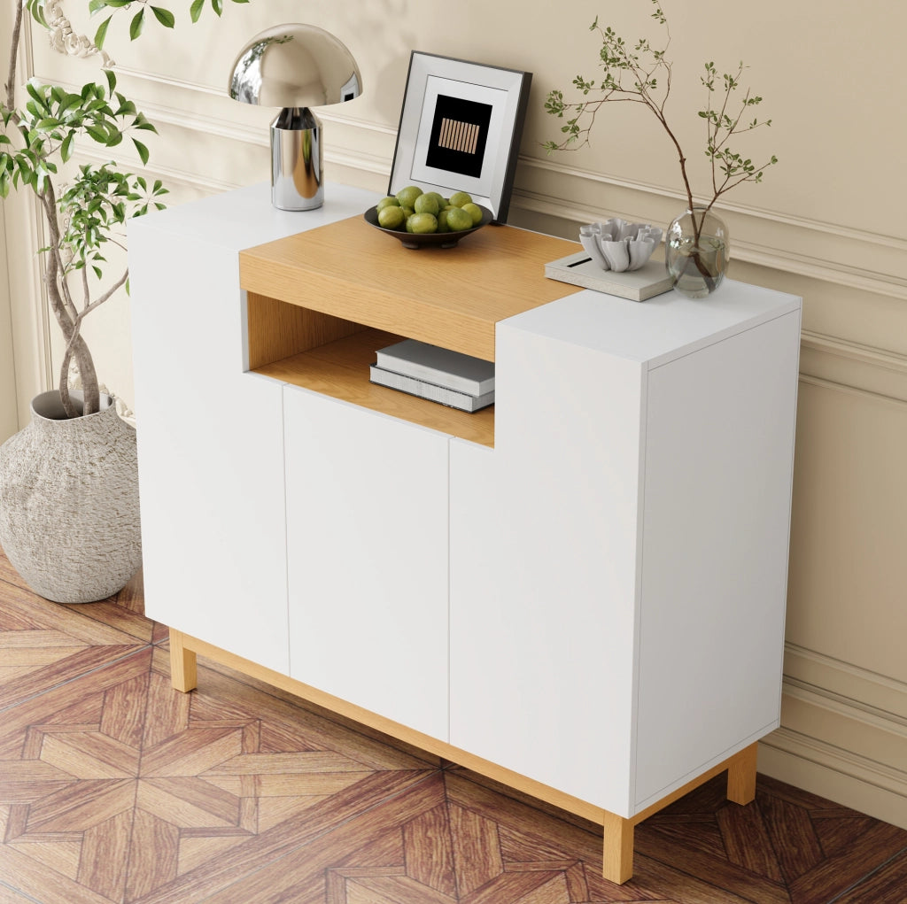 Sideboard bianco con tre porte e ripiano aperto, 120,5x42x96 cm, design moderno per soggiorno e sala da pranzo