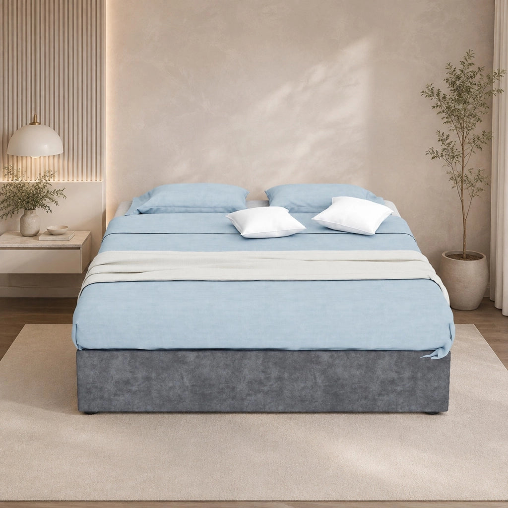 Letto 140 × 200 cm con testiera alta rivestito in velluto olandese grigio con rete a doghe e spazio sottostante