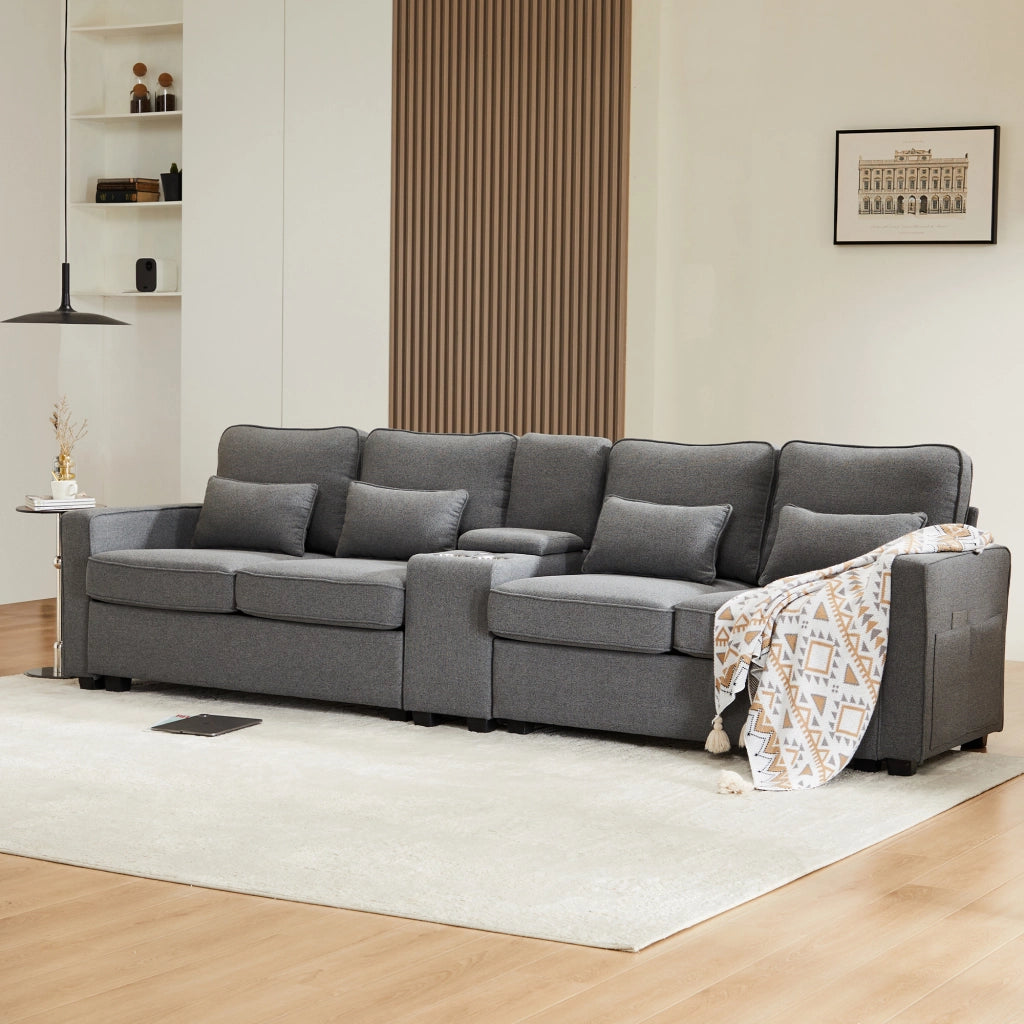Divano 4 posti 290 cm con console, USB e portabevande in tessuto effetto lino grigio scuro