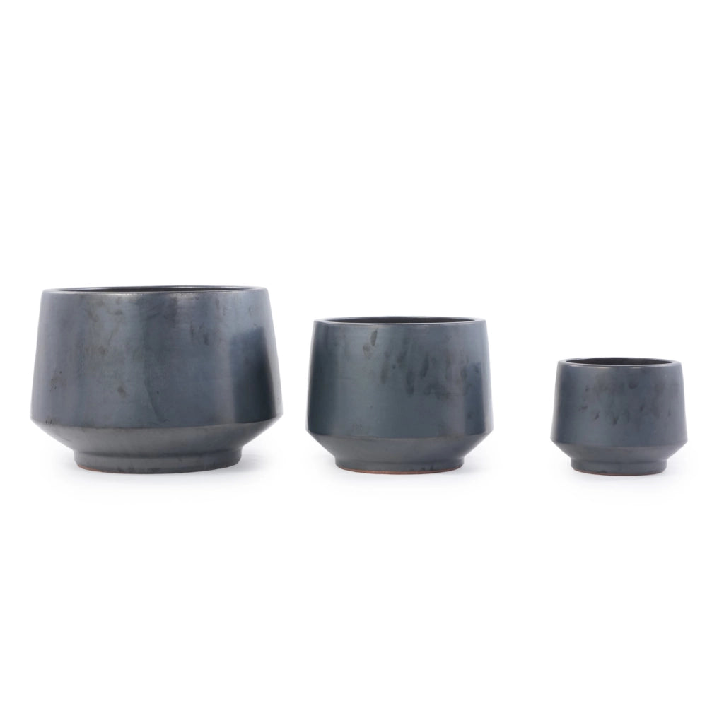Vaso in ceramica artigianale opaco nero Ø 22 cm con fori di drenaggio, resistente al gelo, traspirante