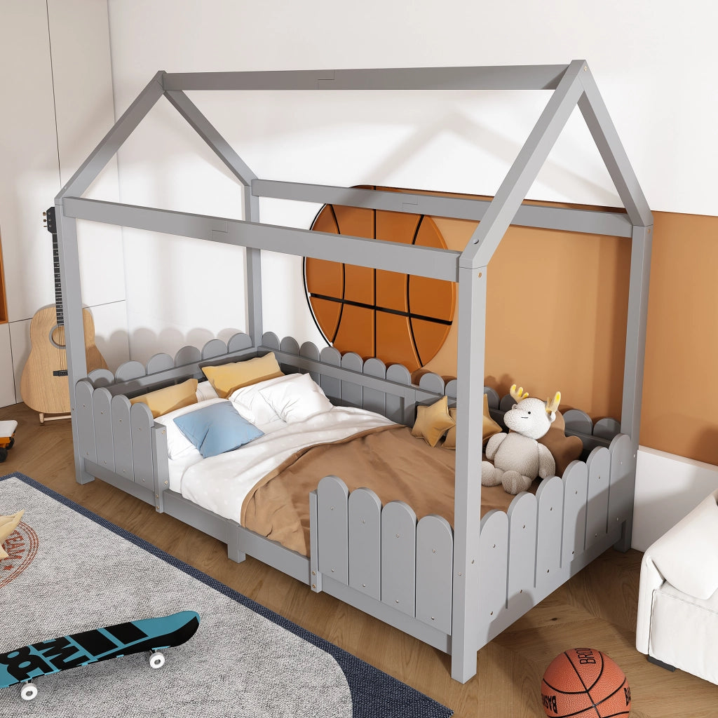 Letto a casetta 90 × 200 cm con tetto; barriera di protezione e rete a doghe in legno grigio