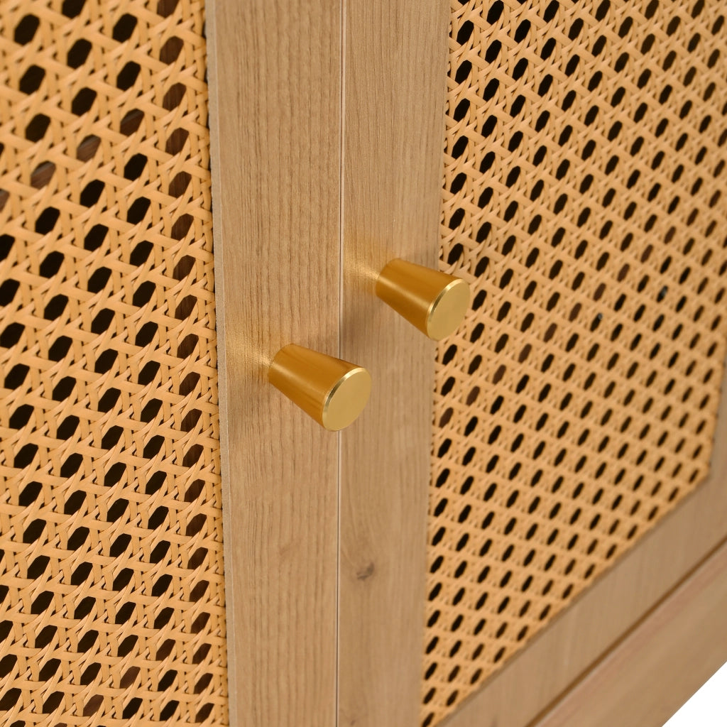 Scarpiera con panca imbottita; 3 ante in rattan PE; 4 ripiani aperti regolabili; cassetto e protezione antiribaltamento; 142 × 35 × 110 cm