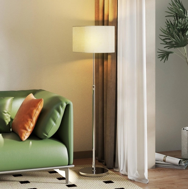 Lampada da terra regolabile con telecomando, paralume in tessuto beige, struttura in metallo, dimmer e interruttore a pedale